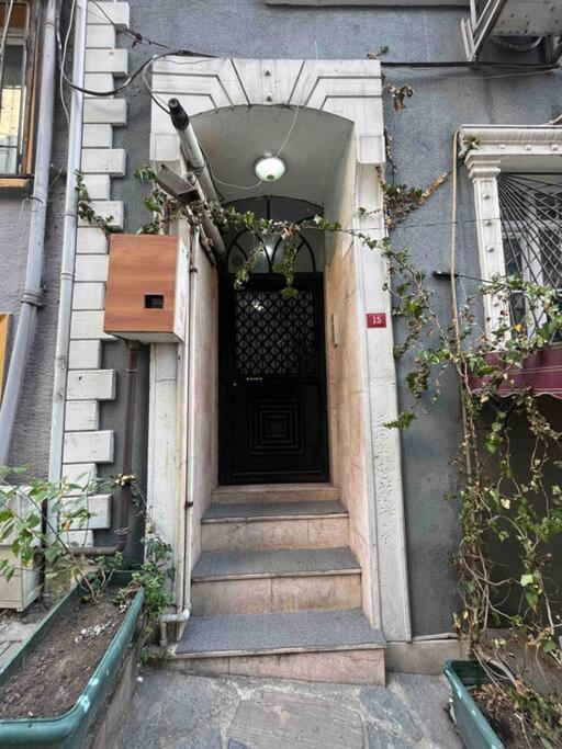 Amuer 8 * İstanbul